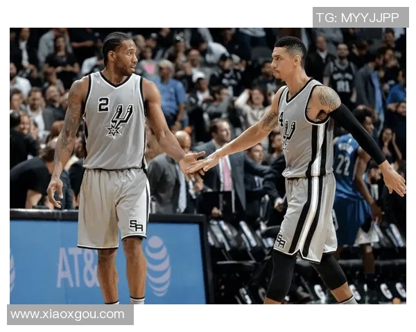 伦纳德与丹尼格林的对决分析及其对球队影响的深度探讨 伦纳德与丹尼格林的对决分析及其对球队影响的深度探讨